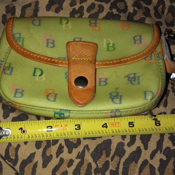 Dooney & Bourke  vintage green canvas wristlet leather hang tag & strap - Picture 6 of 11